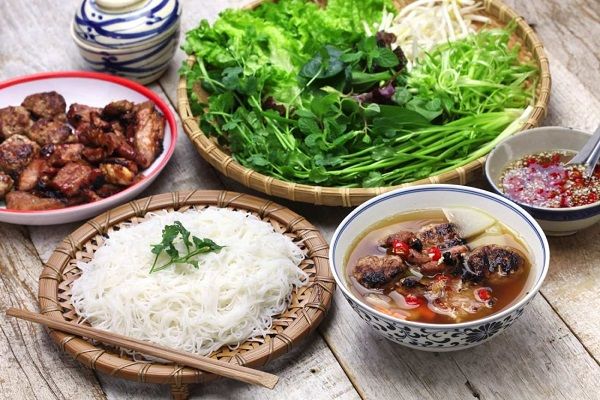 Bún chả được bán ở rất nhiều nơi trong khu vực thành phố Hà Nội